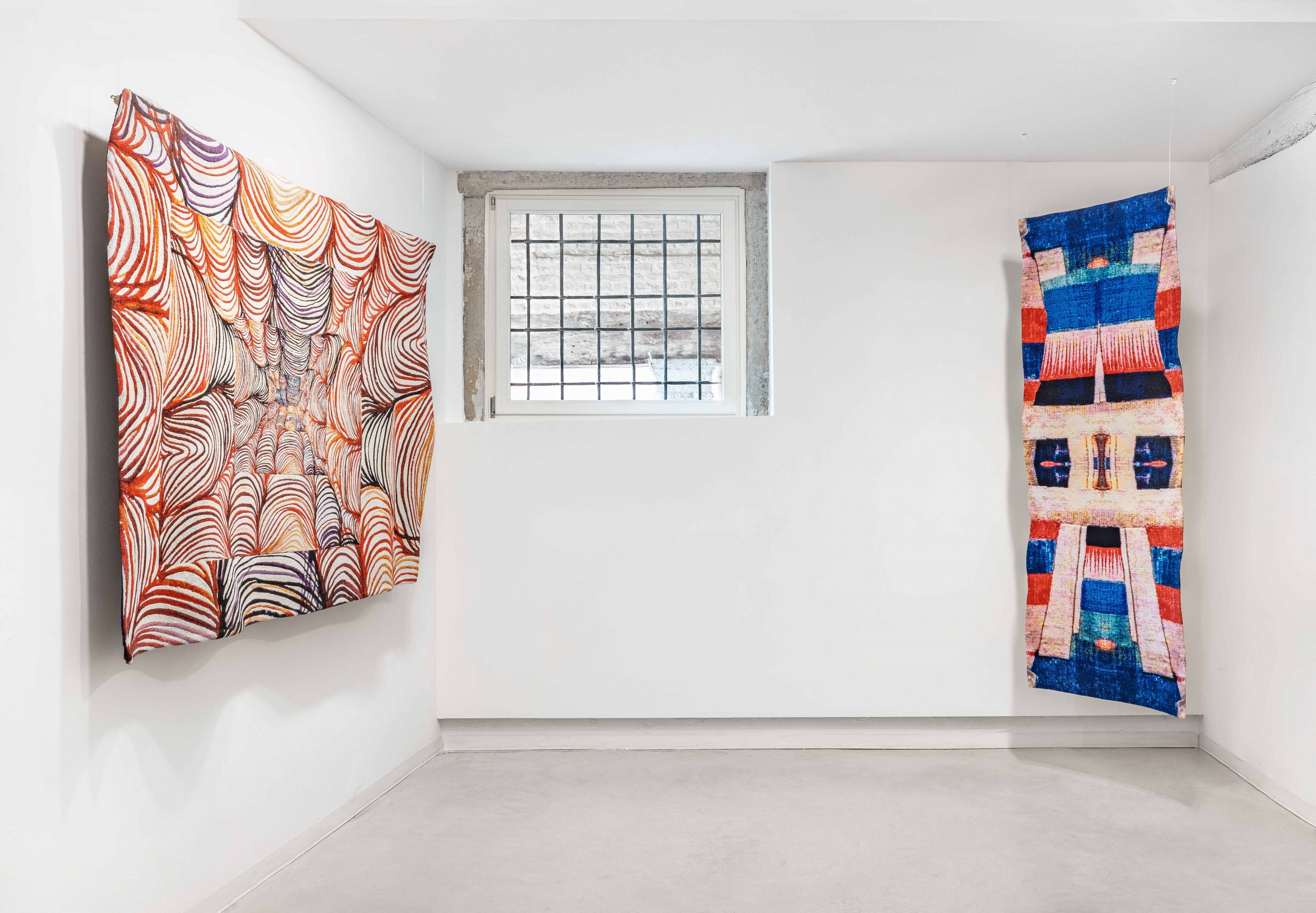 Left: Arazzo Giardino, 2012, tapestry (wool, cotton, silk), 192x133 cm. Right: Bosch, 2014, tapestry (wool, cotton, silk), 60x146 cm. © Enrico Fiorese